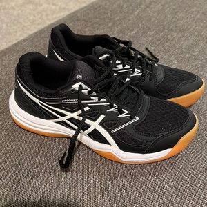 Girls size 6 volleyball shoes